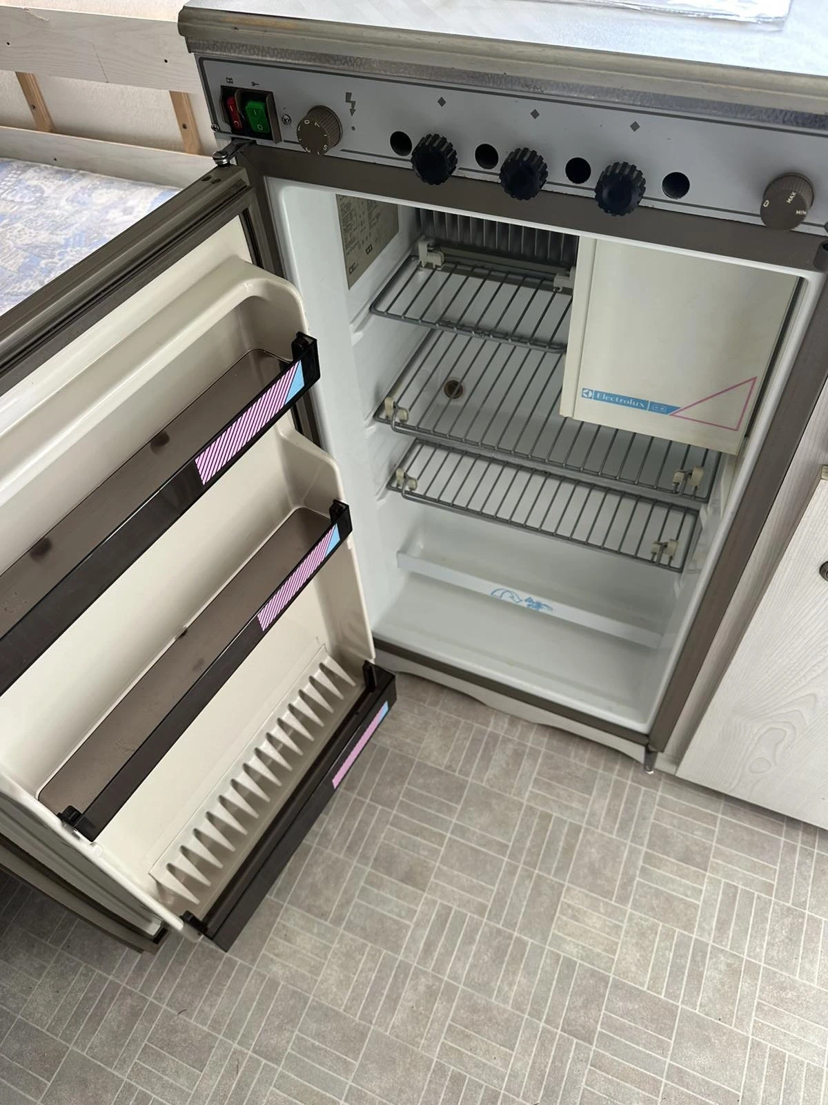 Каравана Shato chateua, снимка 2 - Каравани и кемпери - 54174560