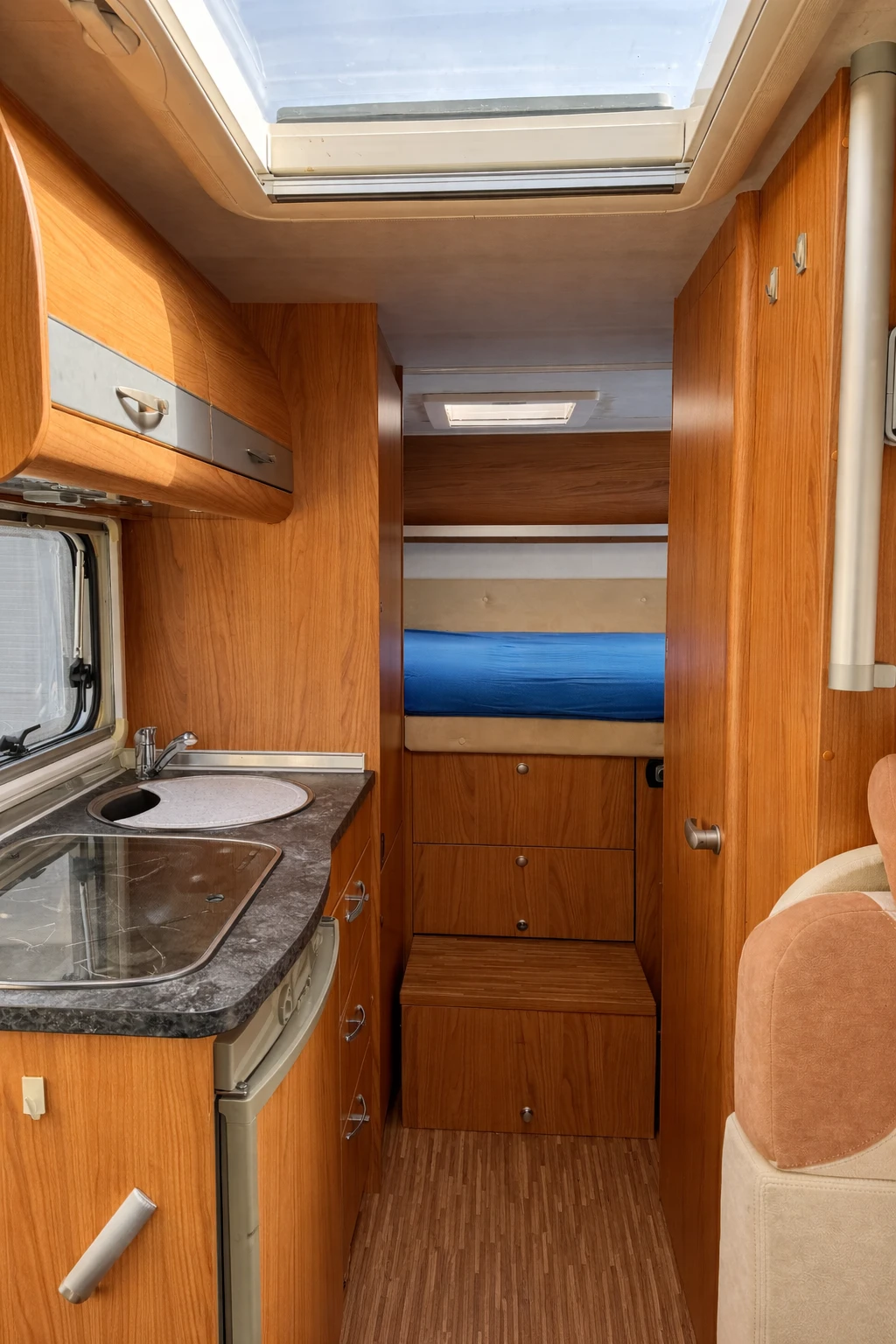 Кемпер Burstner Aviano i650, снимка 7 - Каравани и кемпери - 54234970