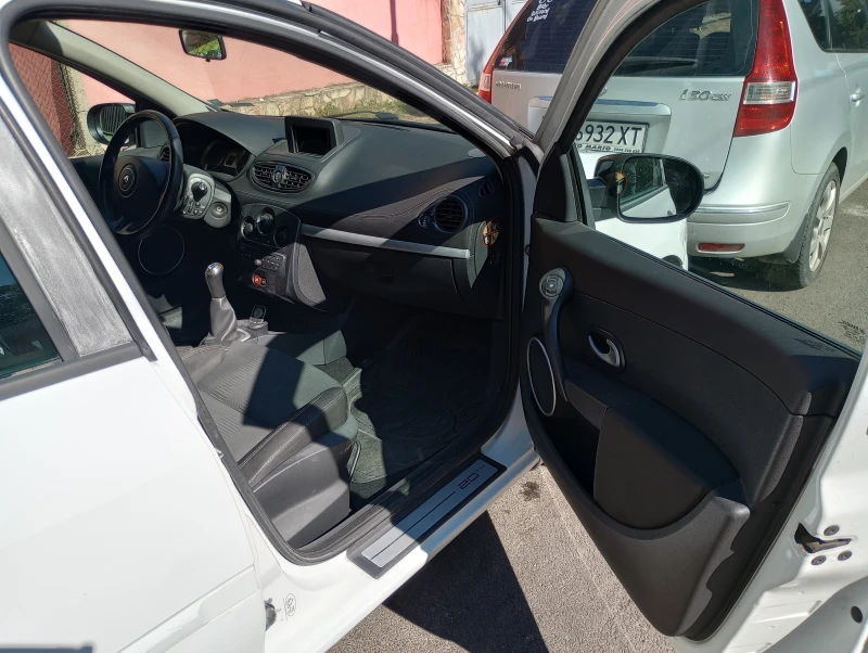 Renault Clio, снимка 6 - Автомобили и джипове - 47366213