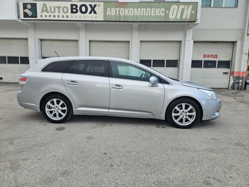 Toyota Avensis 2.2 D-4D Executive, снимка 6 - Автомобили и джипове - 49799041