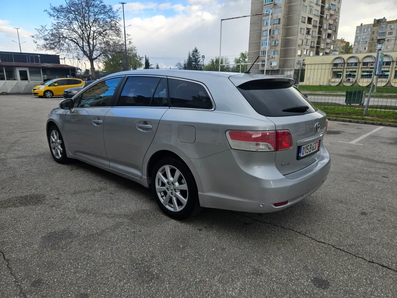 Toyota Avensis 2.2 D-4D Executive, снимка 3 - Автомобили и джипове - 49799041