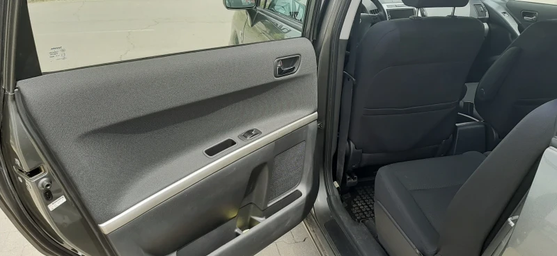 Toyota Corolla verso, снимка 9 - Автомобили и джипове - 50774364