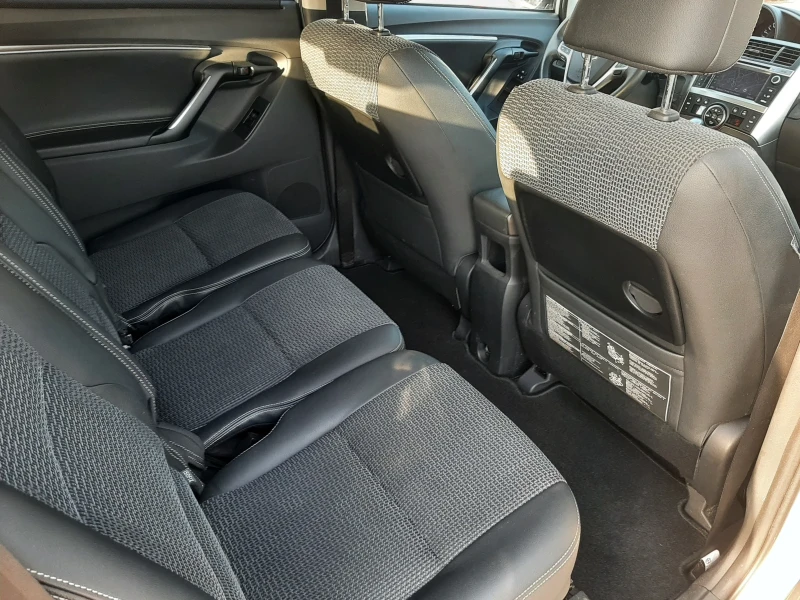 Toyota Verso 1.8 AUTOMATIC NAVI XENON CAMERA, снимка 15 - Автомобили и джипове - 52140633