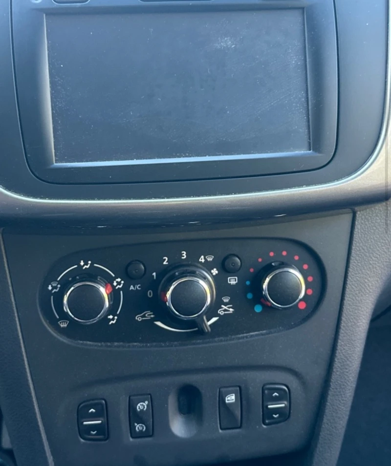 Dacia Sandero STEPWAY 0.9 TCE , снимка 12 - Автомобили и джипове - 51592587