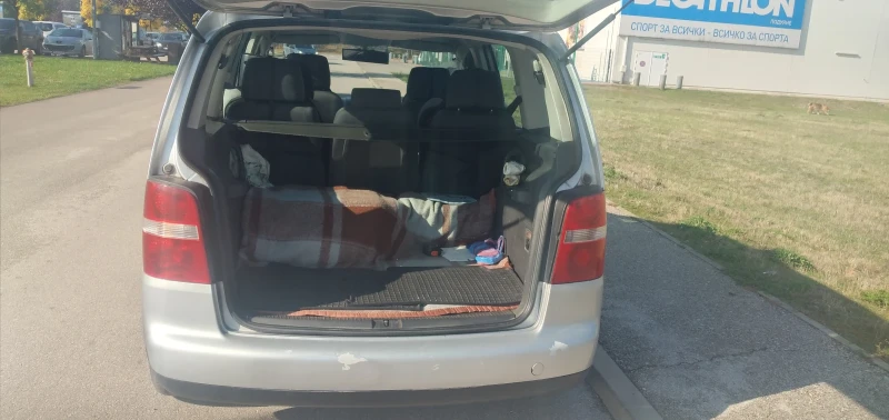 VW Touran 1.9 TDI , снимка 5 - Автомобили и джипове - 52299315