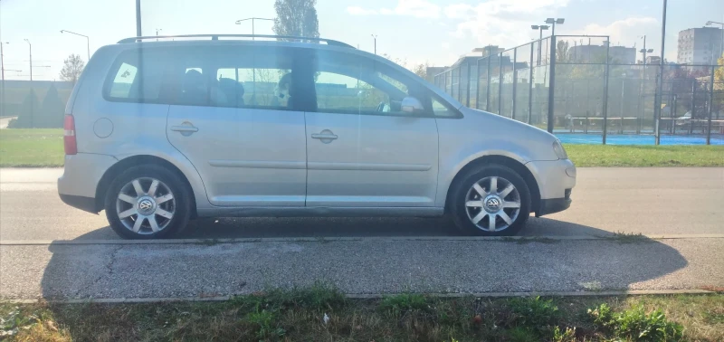 VW Touran 1.9 TDI , снимка 2 - Автомобили и джипове - 52299315