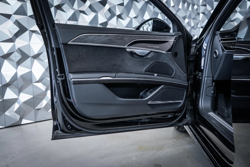 Audi A8 50 TDI Quattro* B&O* 360, снимка 7 - Автомобили и джипове - 52441465