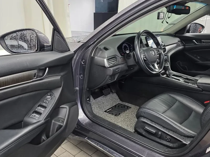 Honda Accord 1.5 Turbo, снимка 10 - Автомобили и джипове - 55921576