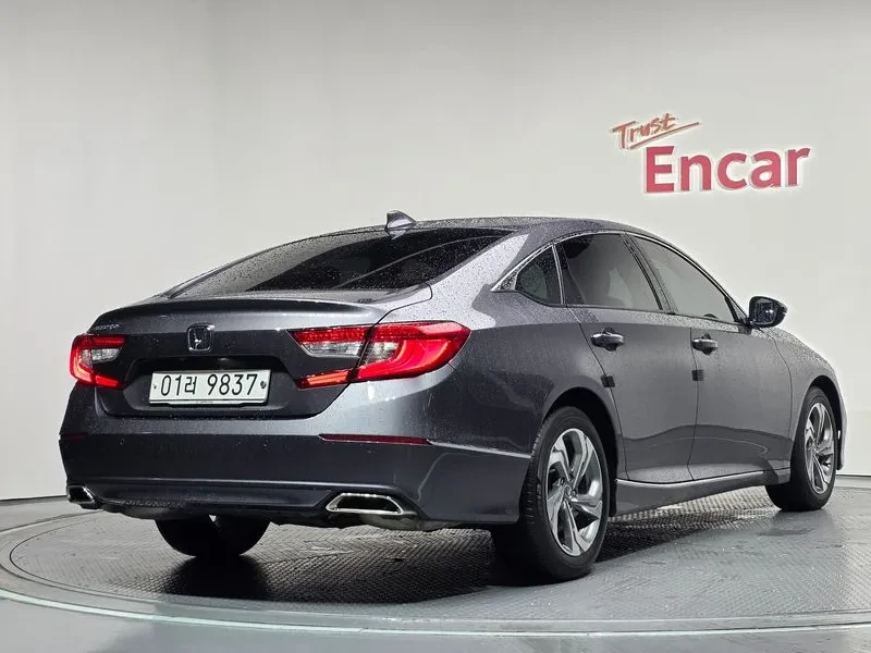 Honda Accord 1.5 Turbo, снимка 2 - Автомобили и джипове - 55921576