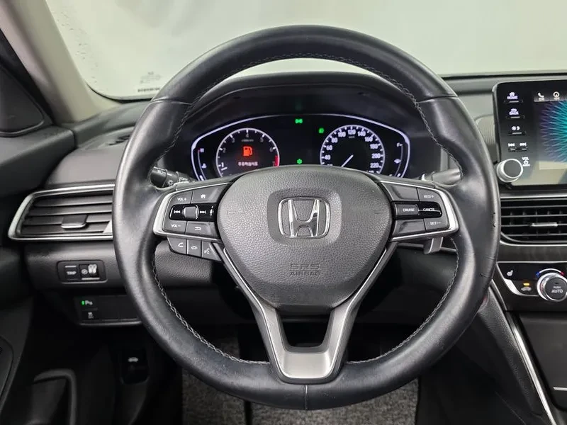 Honda Accord 1.5 Turbo, снимка 12 - Автомобили и джипове - 55921576