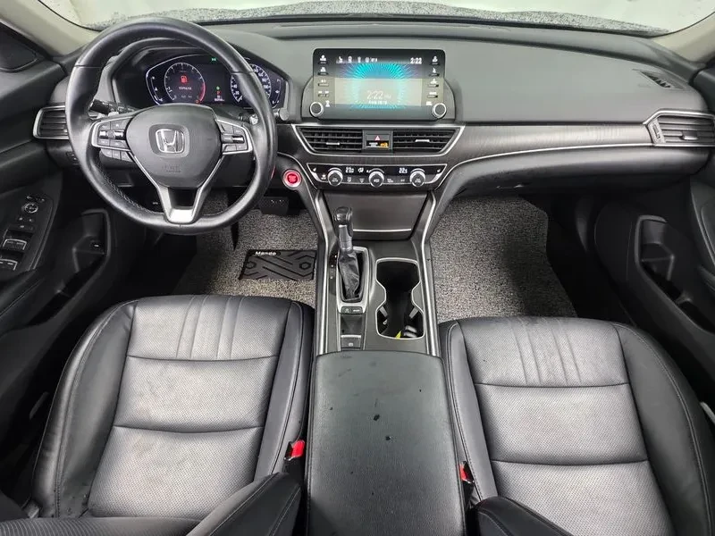Honda Accord 1.5 Turbo, снимка 7 - Автомобили и джипове - 55921576