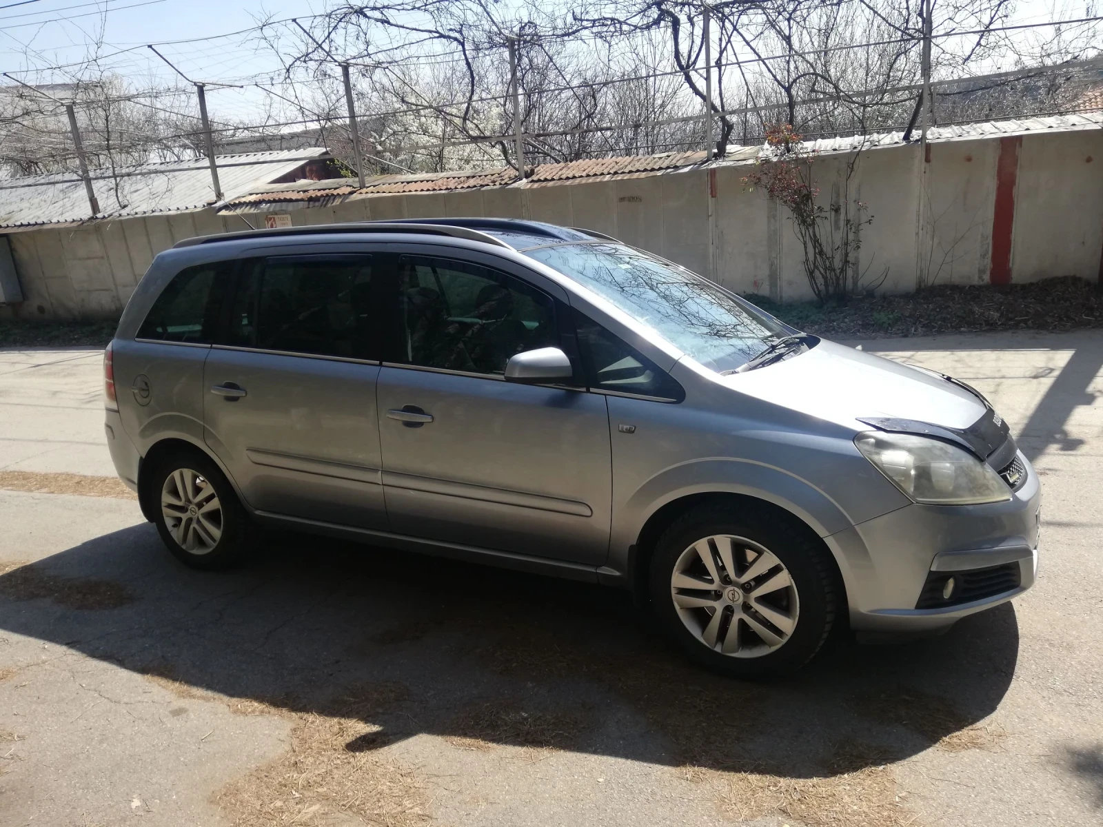 Opel Zafira Zafira B 1.9 cdti - изображение 4