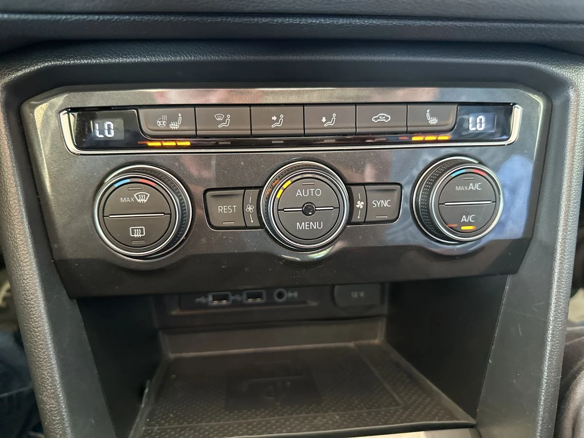 VW Tiguan  2.0 TSI Highline 4Motion BlueMotion СЕРВИЗНА - изображение 4