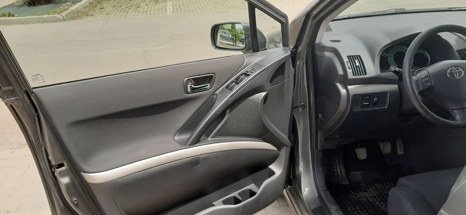 Toyota Corolla verso  - изображение 7