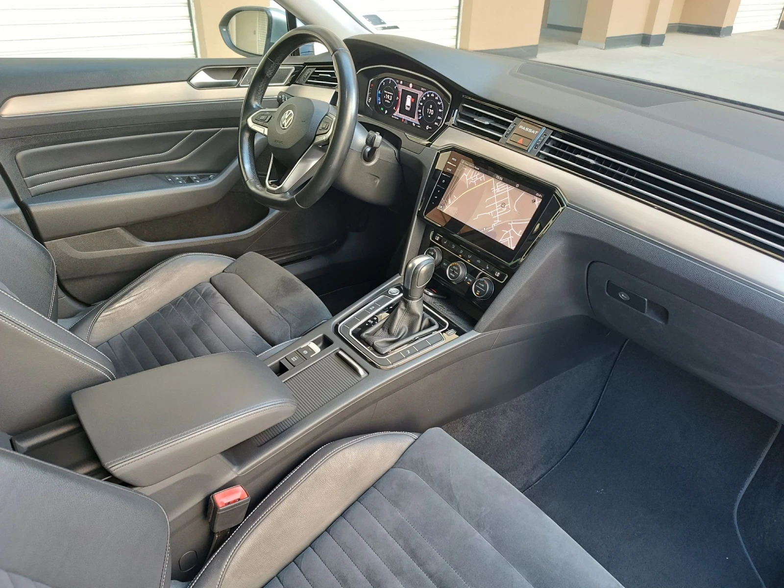 VW Passat Elegance, Digital, Distronic, Камера, История - изображение 10