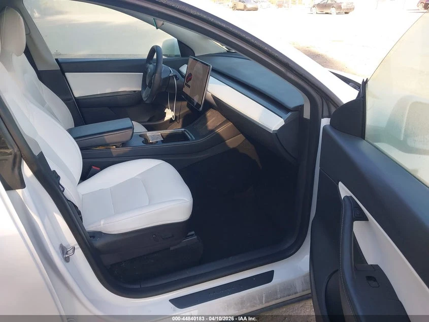 Tesla Model Y Long Range Dual Motor All-Wheel Drive, снимка 5 - Автомобили и джипове - 54419097