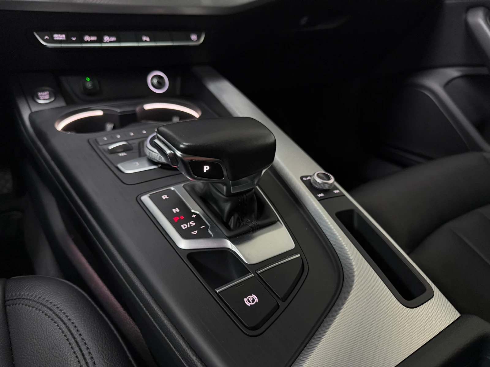 Audi A4 2.0 TFSI quattro Progressiv S tronic, снимка 15 - Автомобили и джипове - 54627024
