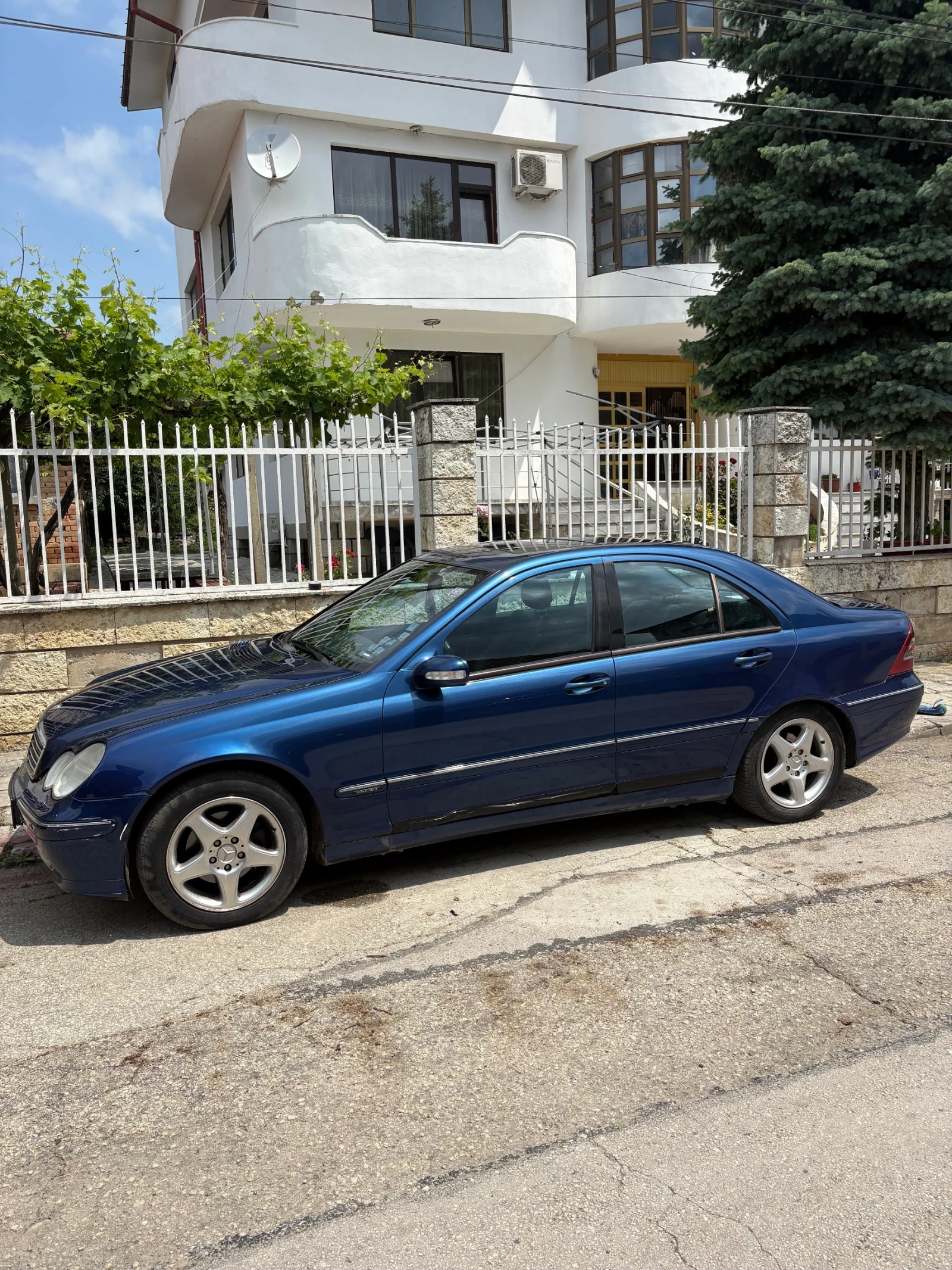 Mercedes-Benz C 220, снимка 2 - Автомобили и джипове - 55274201