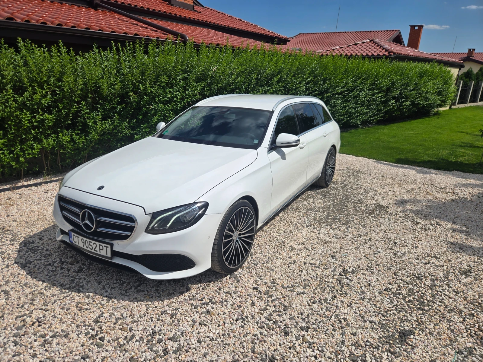 Mercedes-Benz E 220 Mercedes-Benz  E 220 9G , снимка 17 - Автомобили и джипове - 55019350