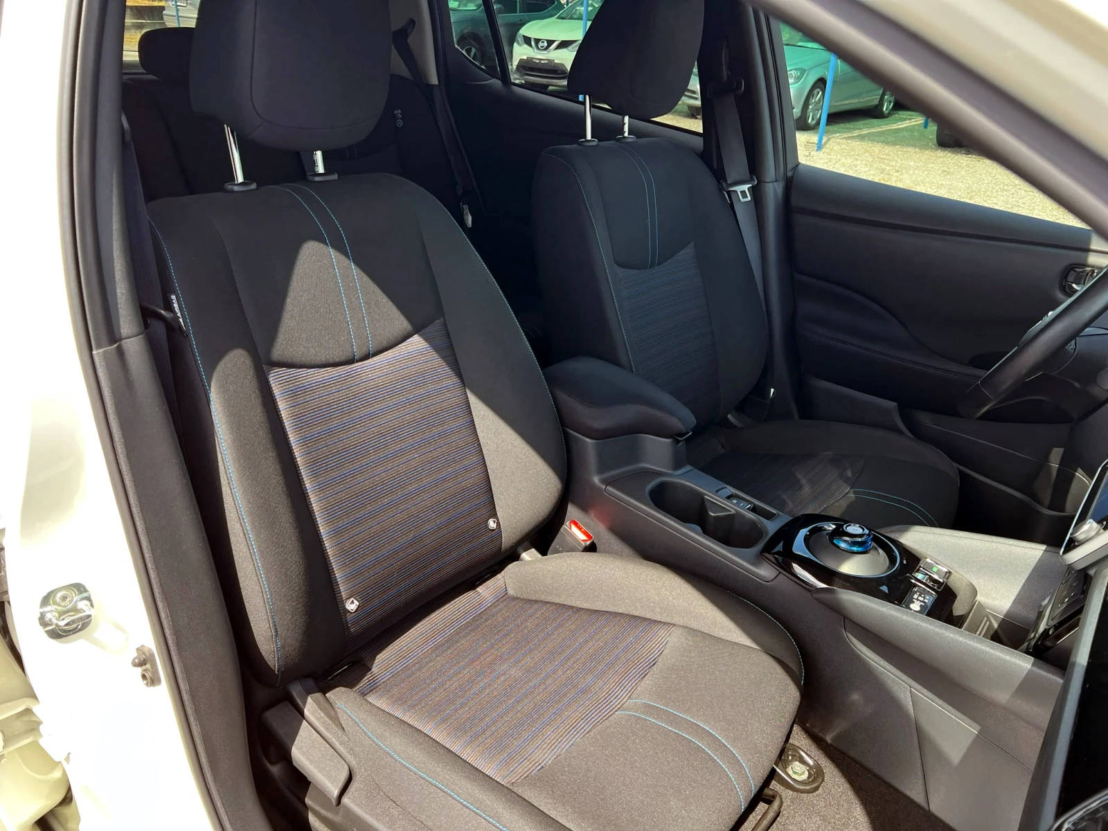 Nissan Leaf  64KW N-Connecta Keyless SoH 100%, снимка 12 - Автомобили и джипове - 55068908