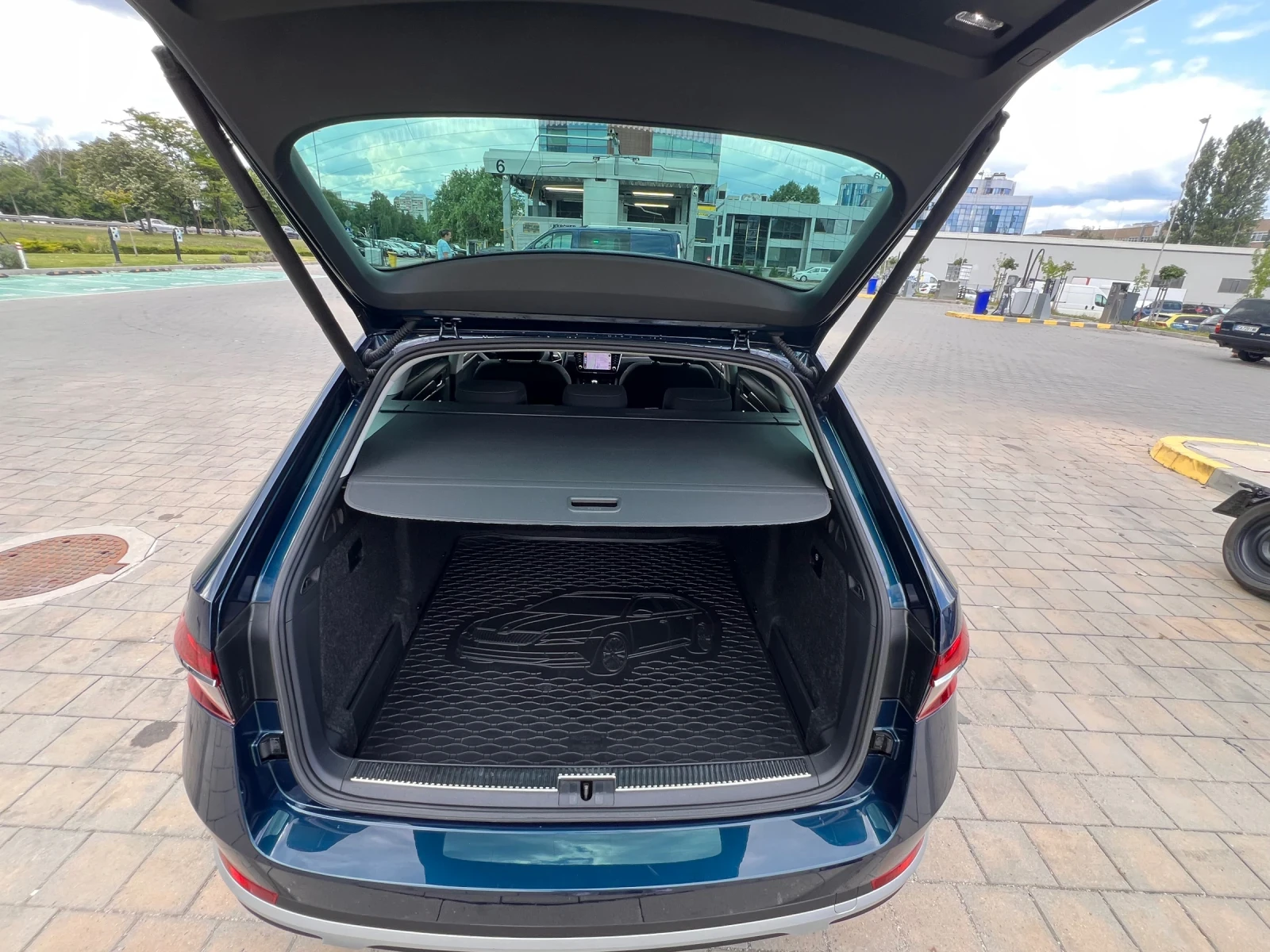 Skoda Superb Scout, снимка 10 - Автомобили и джипове - 55180476