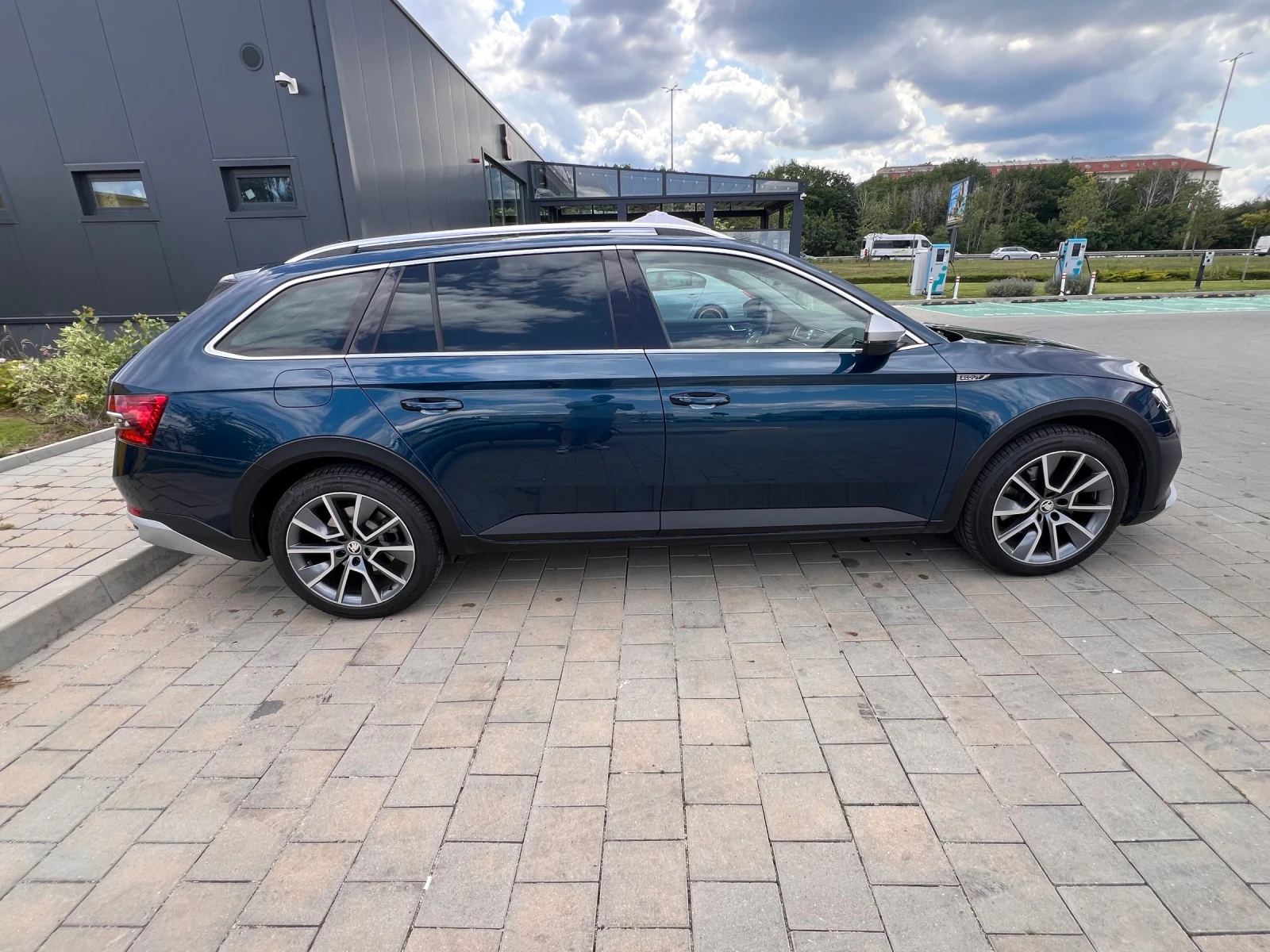 Skoda Superb Scout, снимка 3 - Автомобили и джипове - 55180476