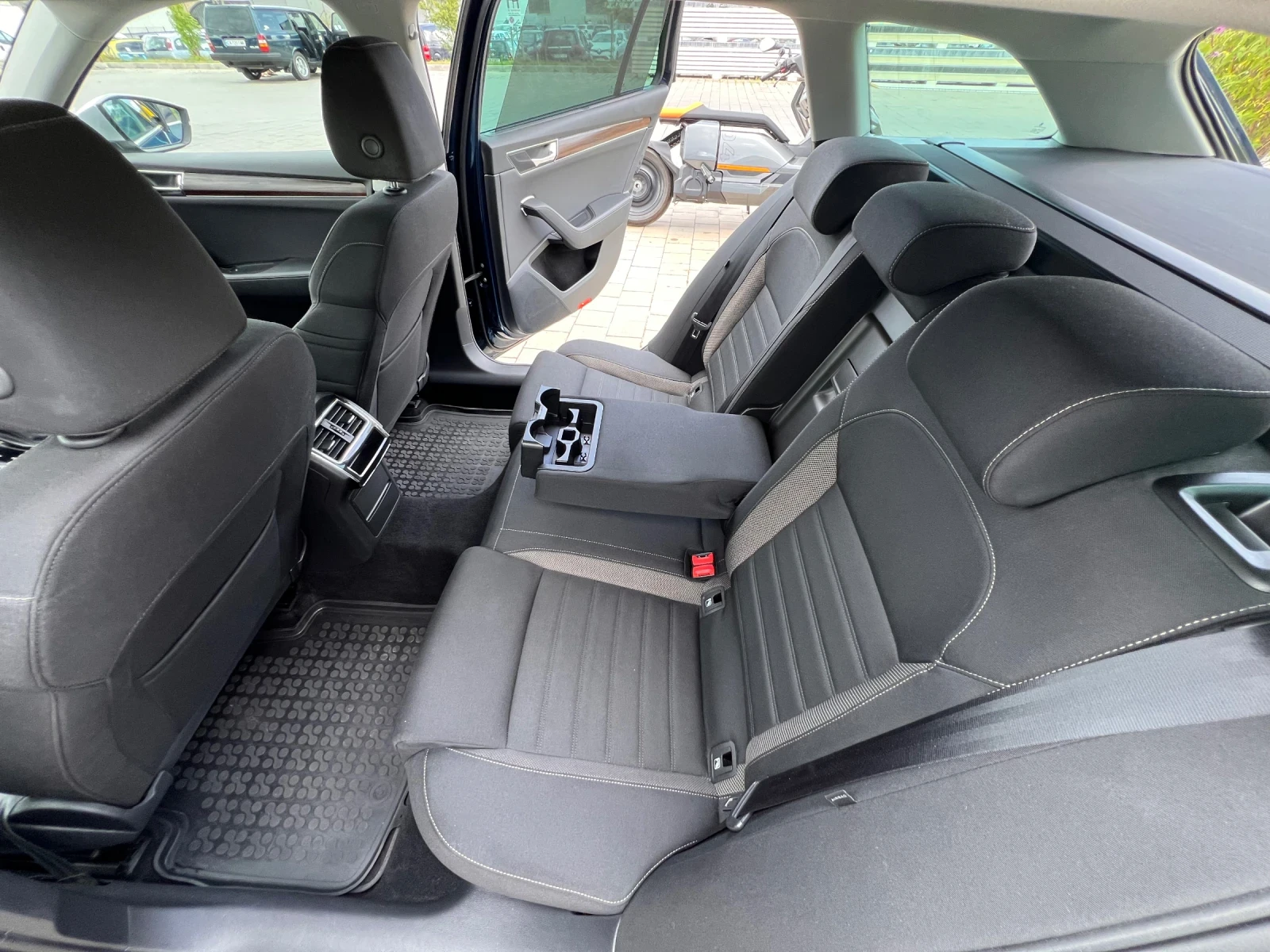 Skoda Superb Scout, снимка 17 - Автомобили и джипове - 55180476