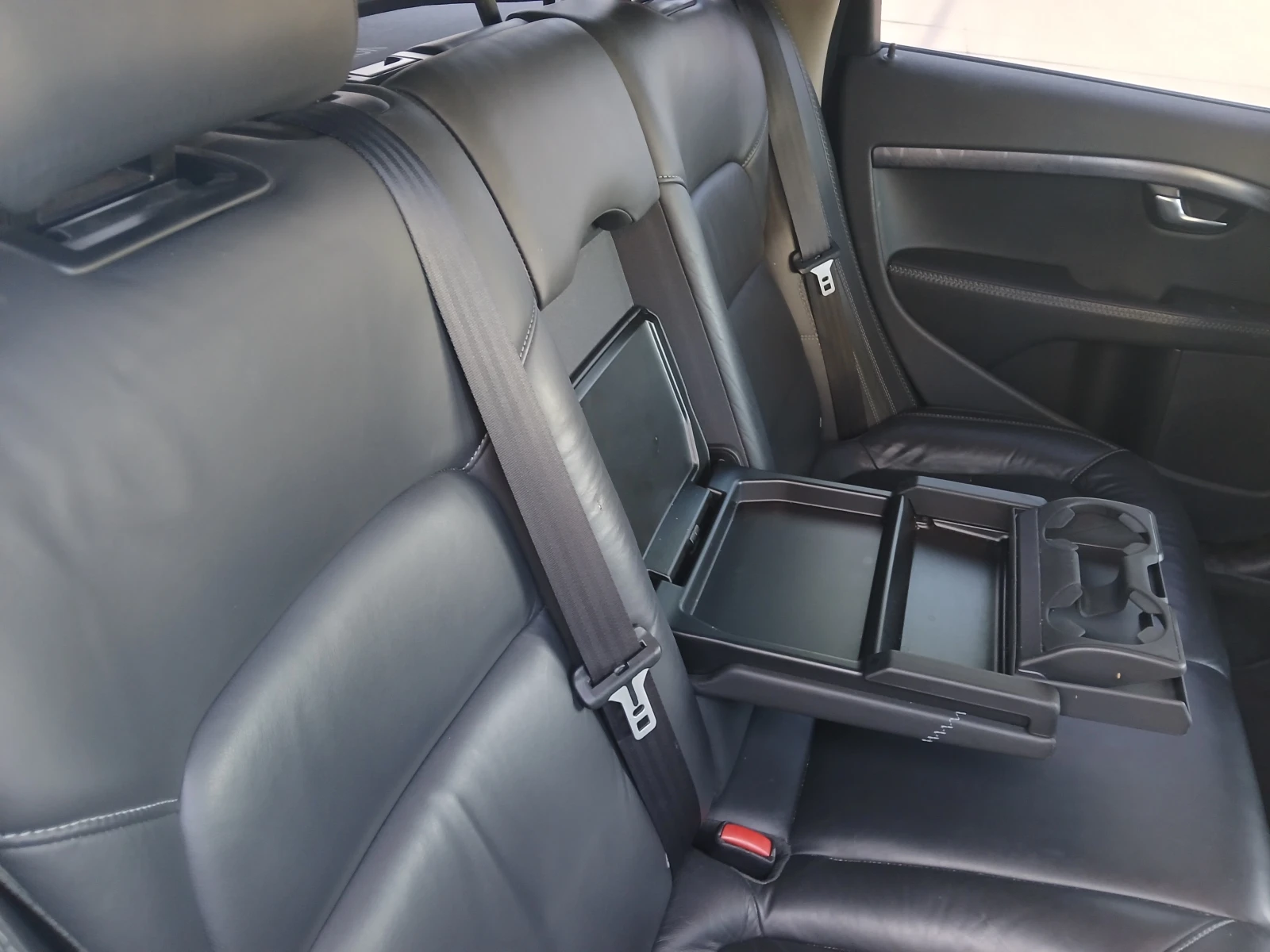 Volvo Xc70 D5 4x4 Швейцария, снимка 15 - Автомобили и джипове - 56155178
