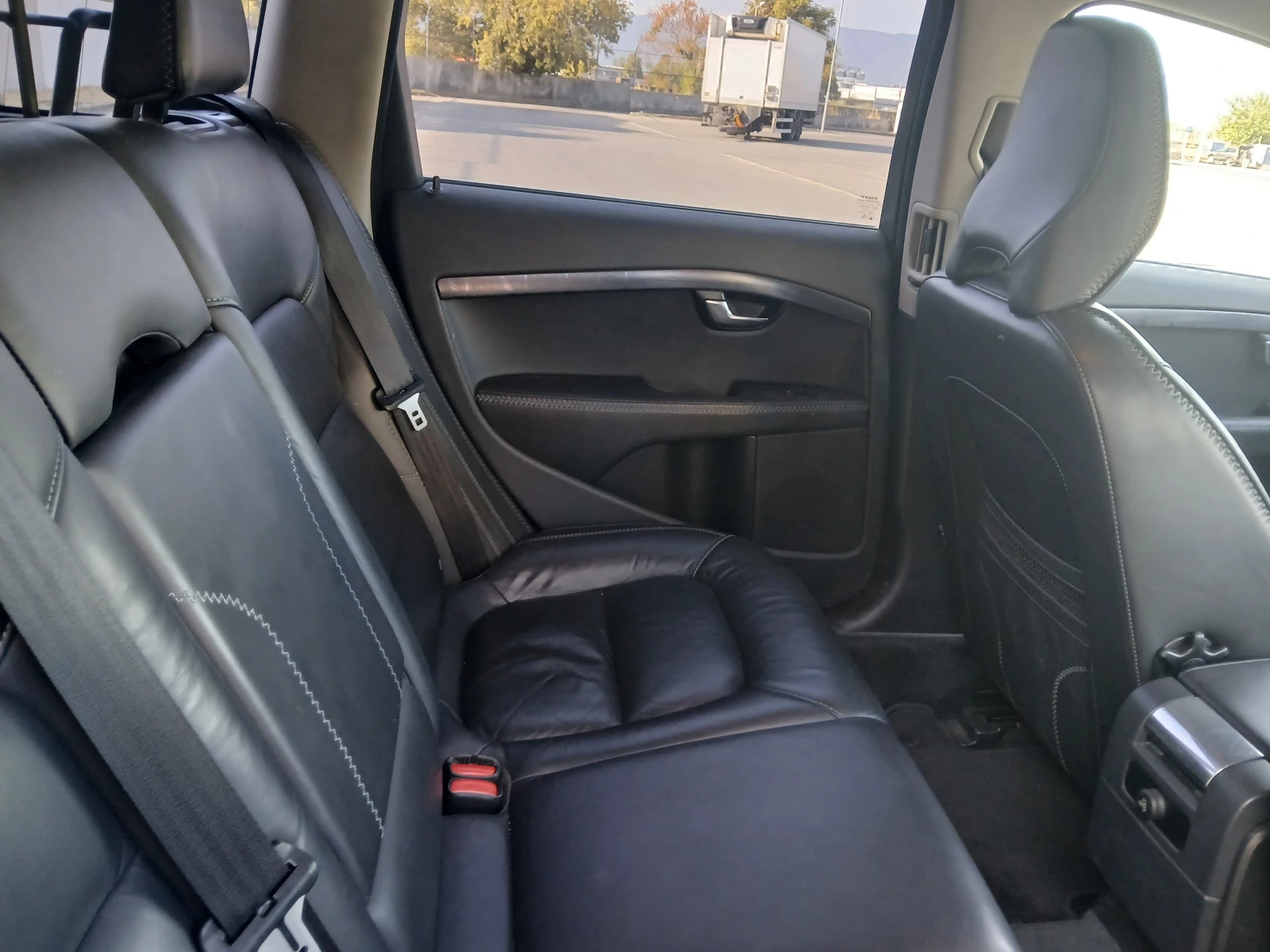 Volvo Xc70 D5 4x4 Швейцария, снимка 13 - Автомобили и джипове - 56155178