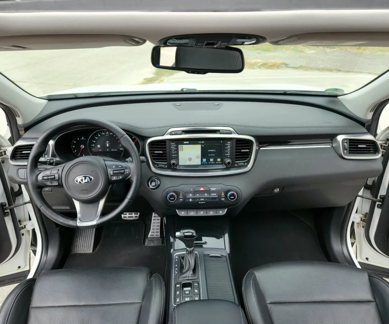 Kia Sorento FACELIFT FULL 4X4 PANORAMA 360 , снимка 12 - Автомобили и джипове - 47399059