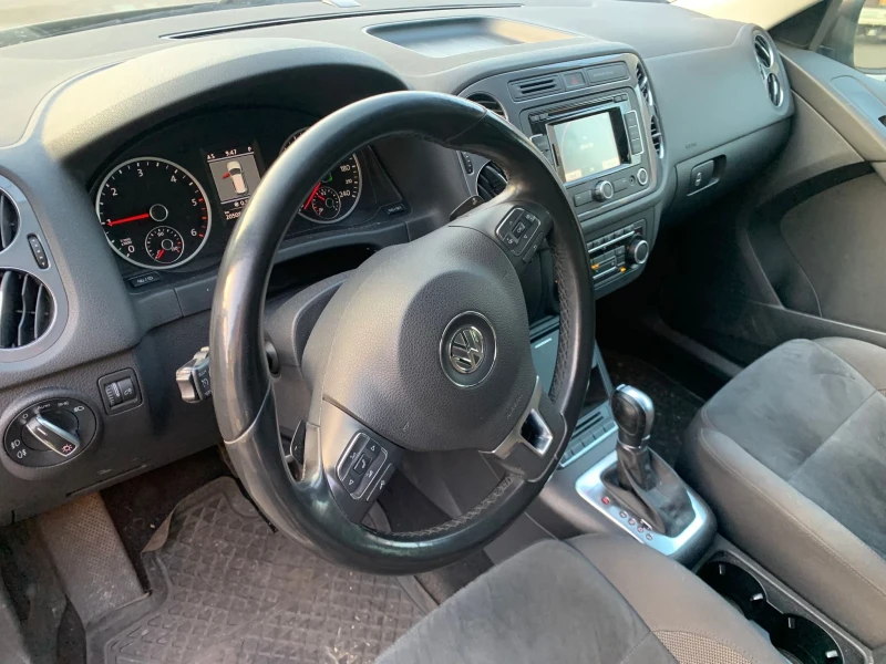 VW Tiguan 2.0 TDI NAVI, снимка 7 - Автомобили и джипове - 48714713