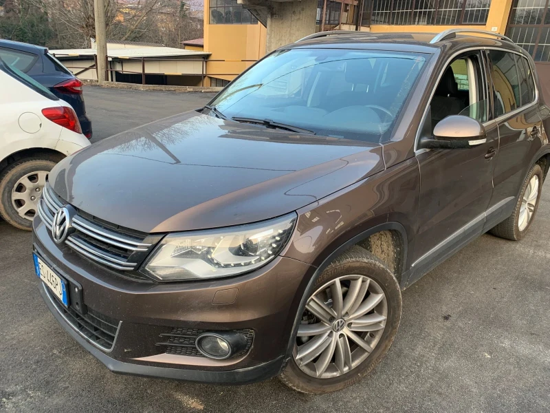 VW Tiguan 2.0 TDI NAVI, снимка 1 - Автомобили и джипове - 48714713