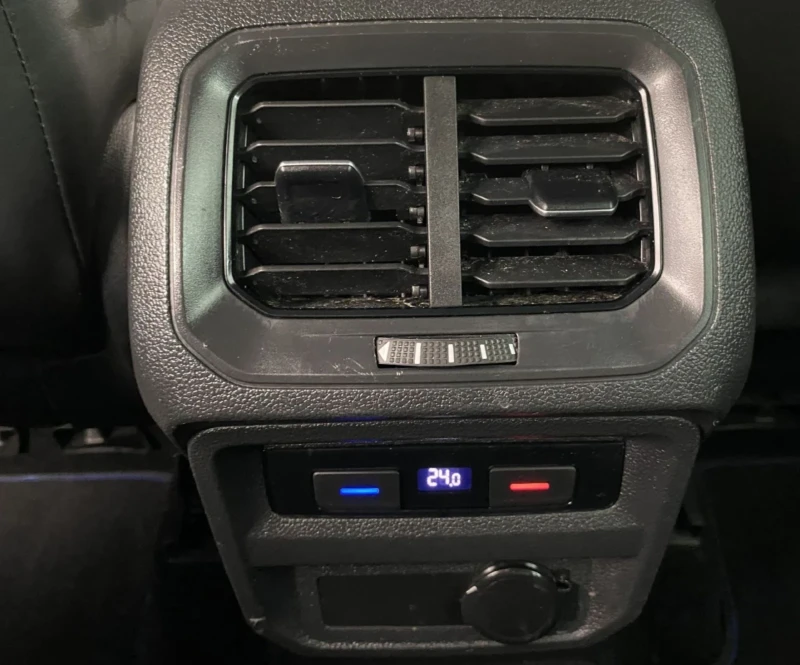 VW Tiguan 2.0 TSI.R-Line.320 HP.4Motion.Navi.Led.Kamera.Acc, снимка 9 - Автомобили и джипове - 52787197