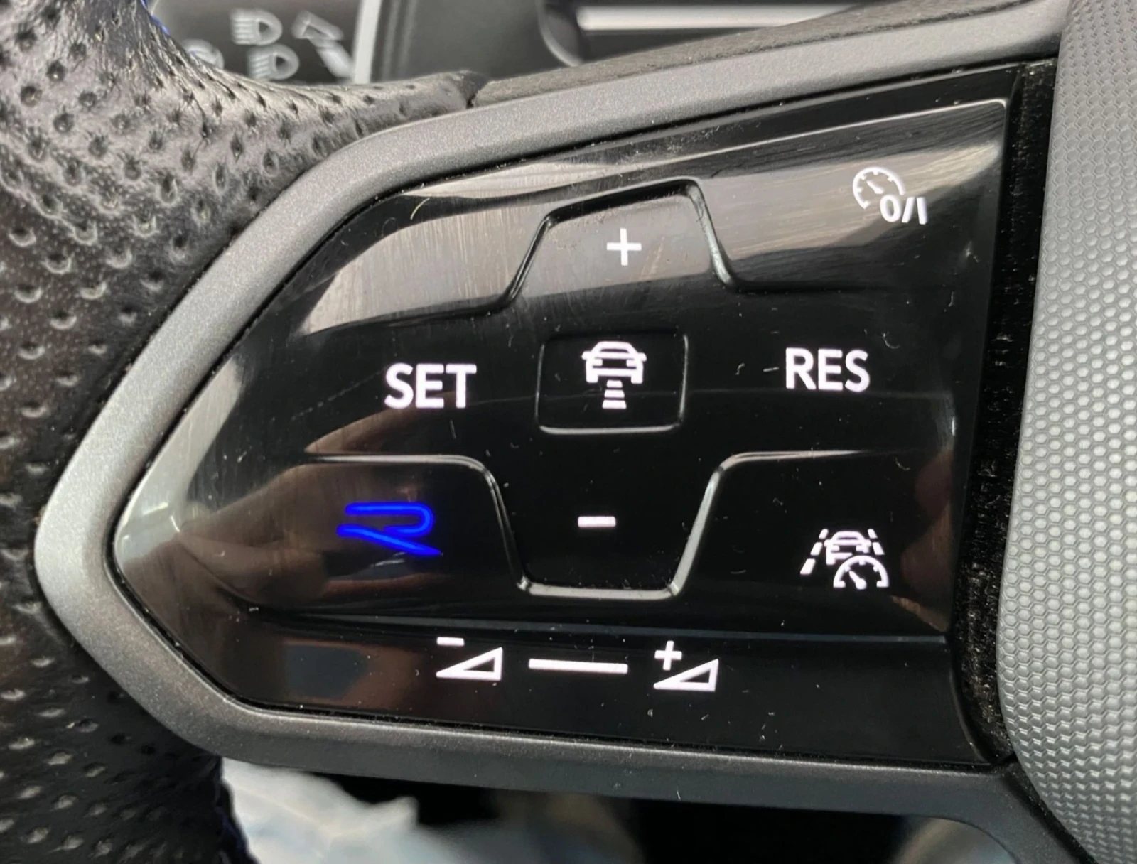 VW Tiguan 2.0 TSI.R-Line.320 HP.4Motion.Navi.Led.Kamera.Acc | Mobile.bg � ����������� 11