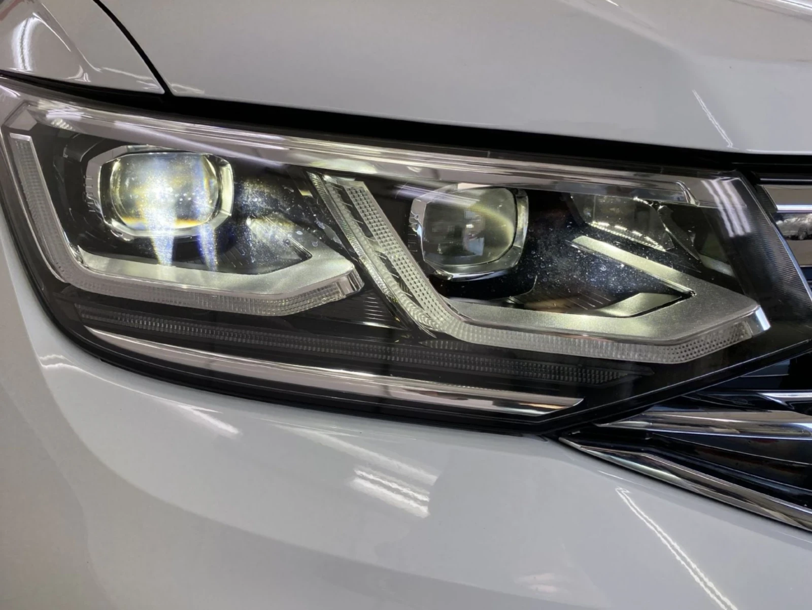 VW Tiguan 2.0 TSI.R-Line.320 HP.4Motion.Navi.Led.Kamera.Acc - изображение 5