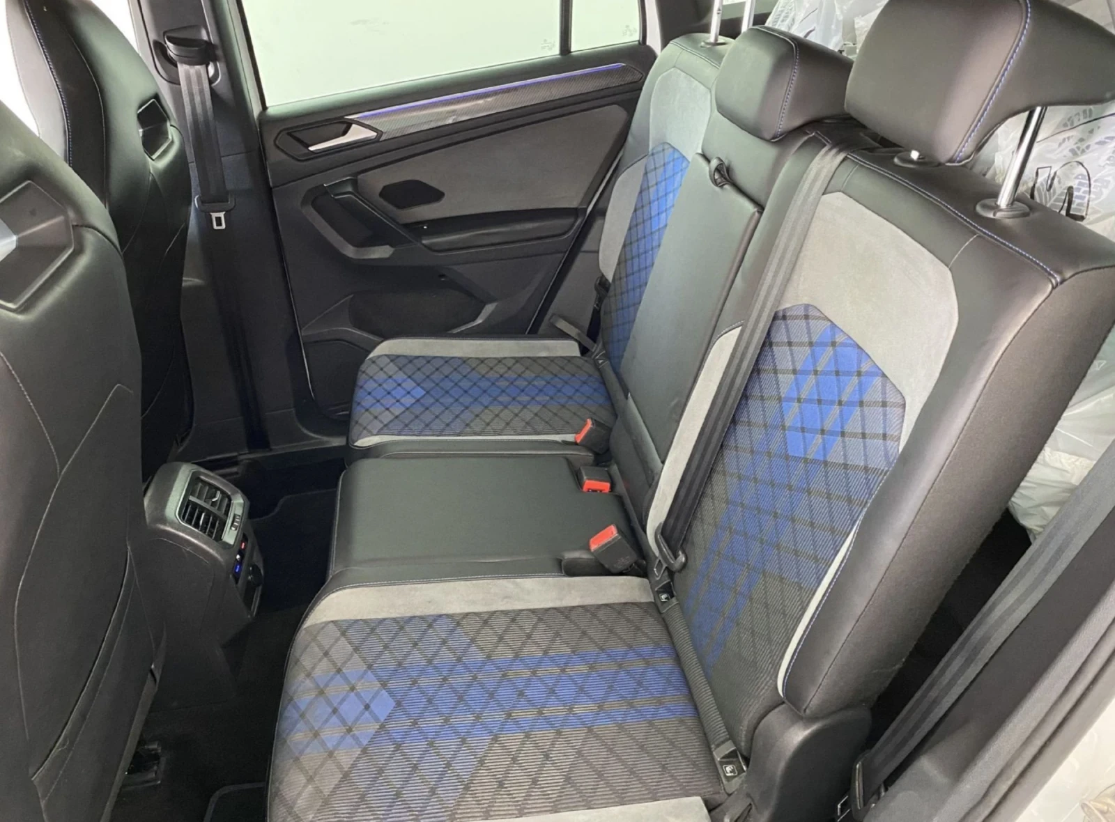 VW Tiguan 2.0 TSI.R-Line.320 HP.4Motion.Navi.Led.Kamera.Acc - изображение 7