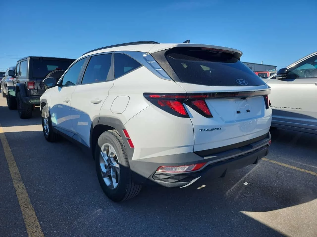 Hyundai Tucson | Fwd Preferred | CARFAX | АВТОКРЕДИТ , снимка 4 - Автомобили и джипове - 54691657