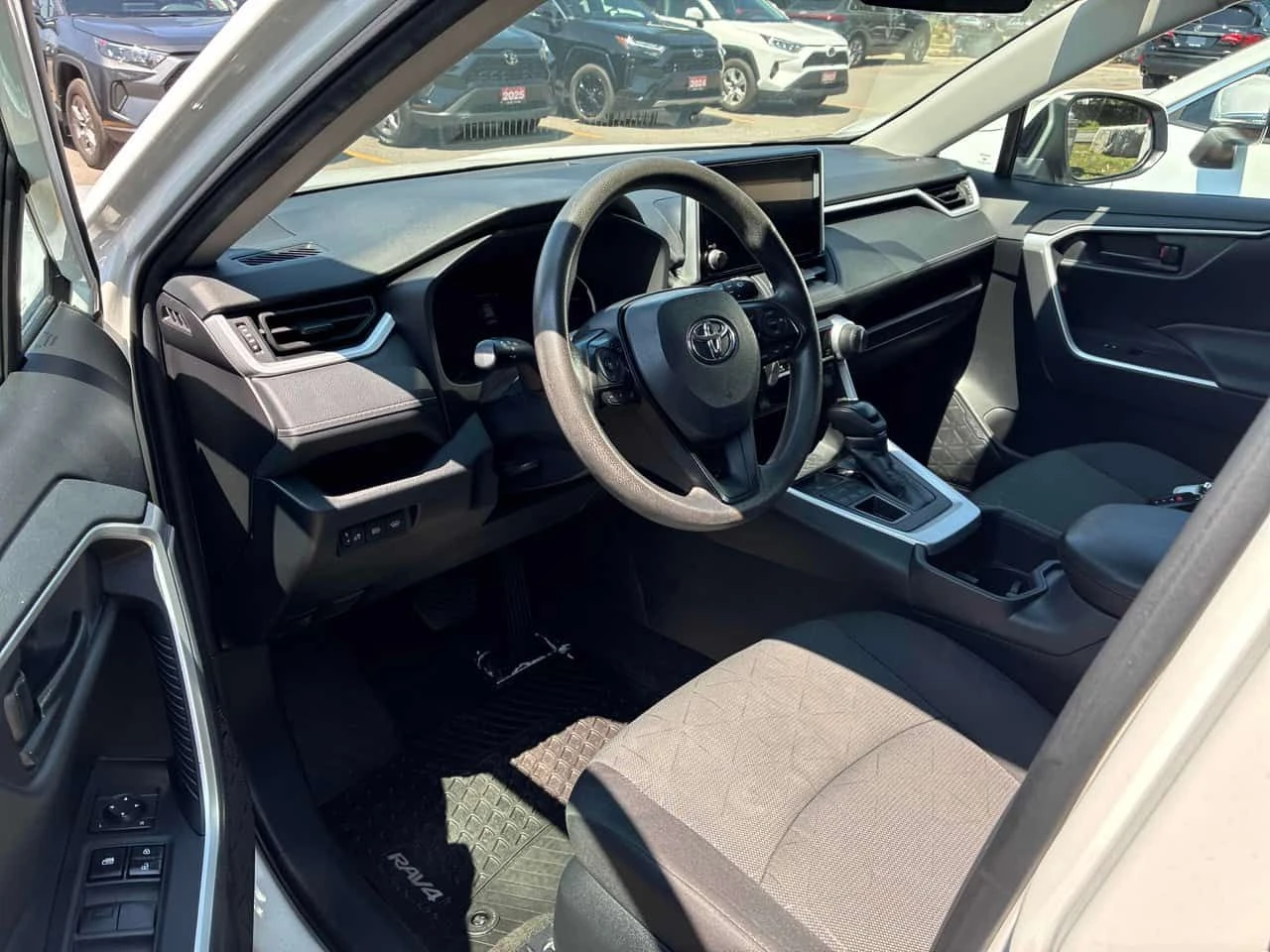 Toyota Rav4 * LE * CARFAX * ОТ ПРЕДСТАВИТЕЛСТВО * , снимка 5 - Автомобили и джипове - 55461884