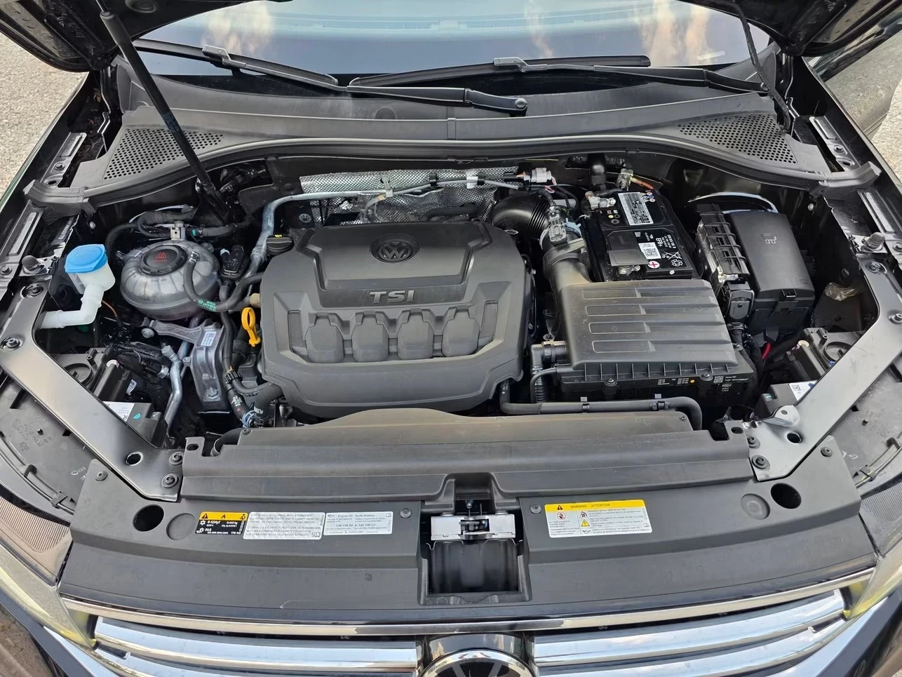 VW Tiguan 2.0TSI 184K.C. / 4-MOTION / АВТОМАТИК / ЛЕД / , снимка 16 - Автомобили и джипове - 55592568