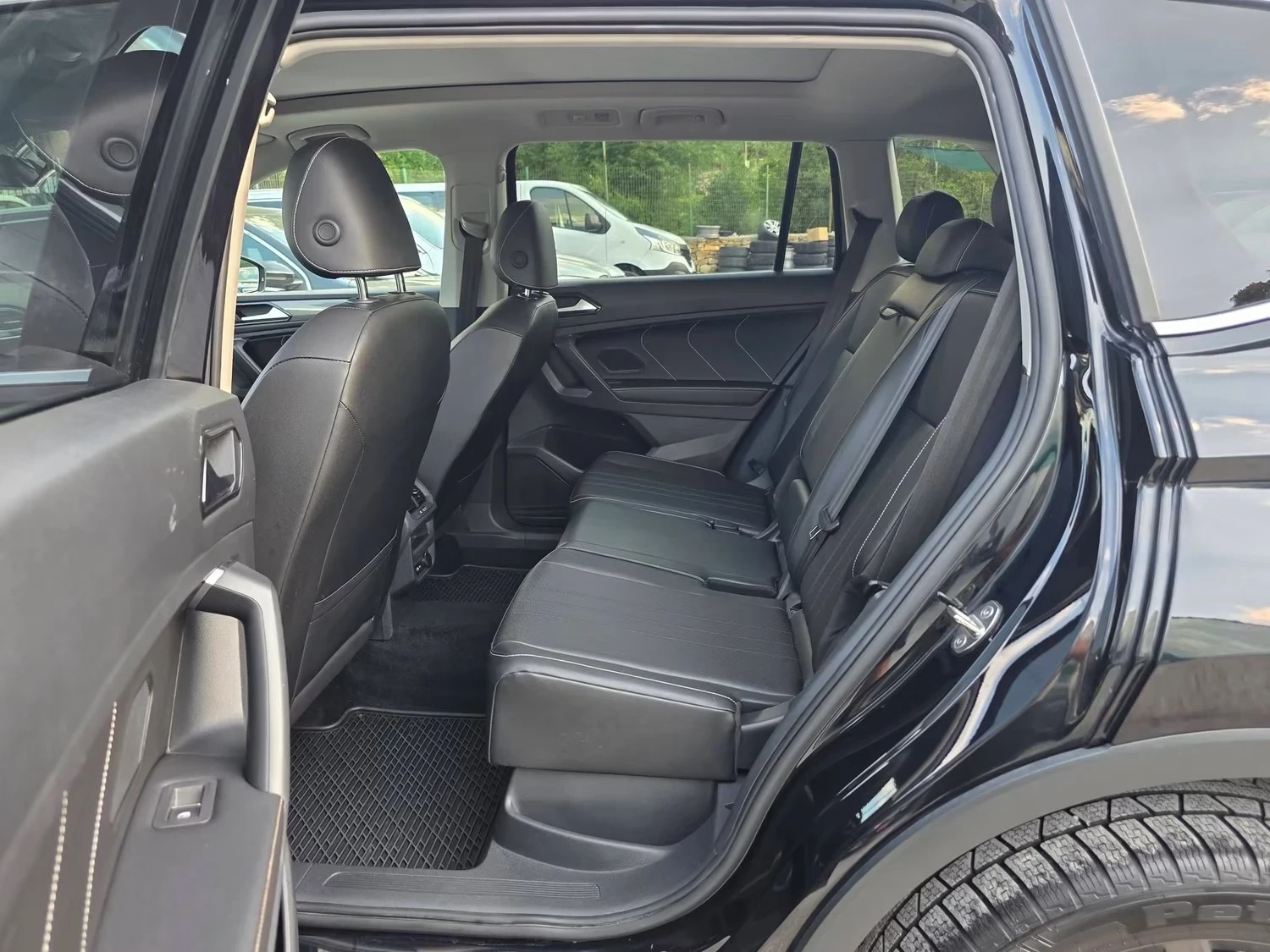 VW Tiguan 2.0TSI 184K.C. / 4-MOTION / АВТОМАТИК / ЛЕД / , снимка 8 - Автомобили и джипове - 55592568