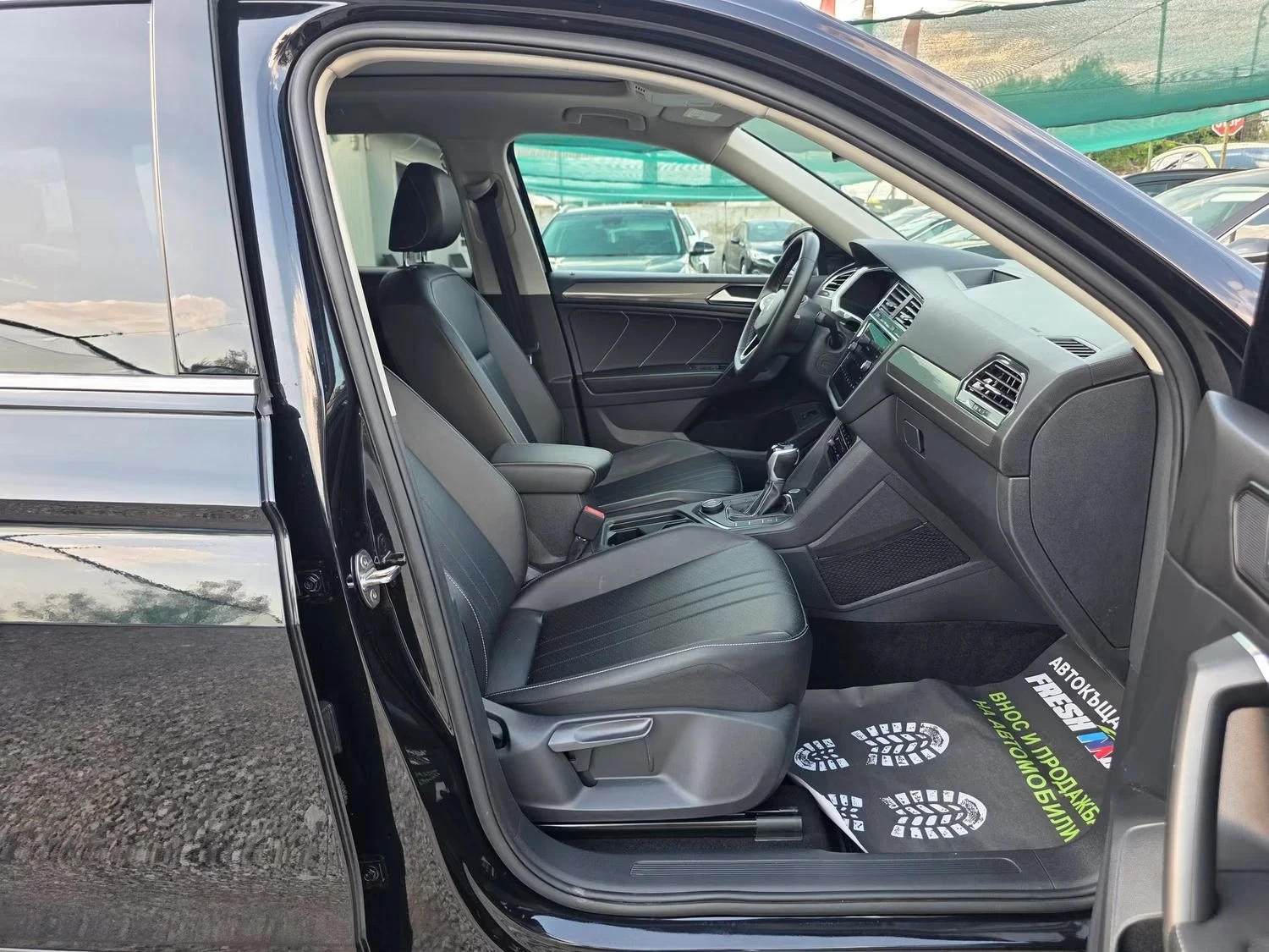 VW Tiguan 2.0TSI 184K.C. / 4-MOTION / АВТОМАТИК / ЛЕД / , снимка 10 - Автомобили и джипове - 55592568