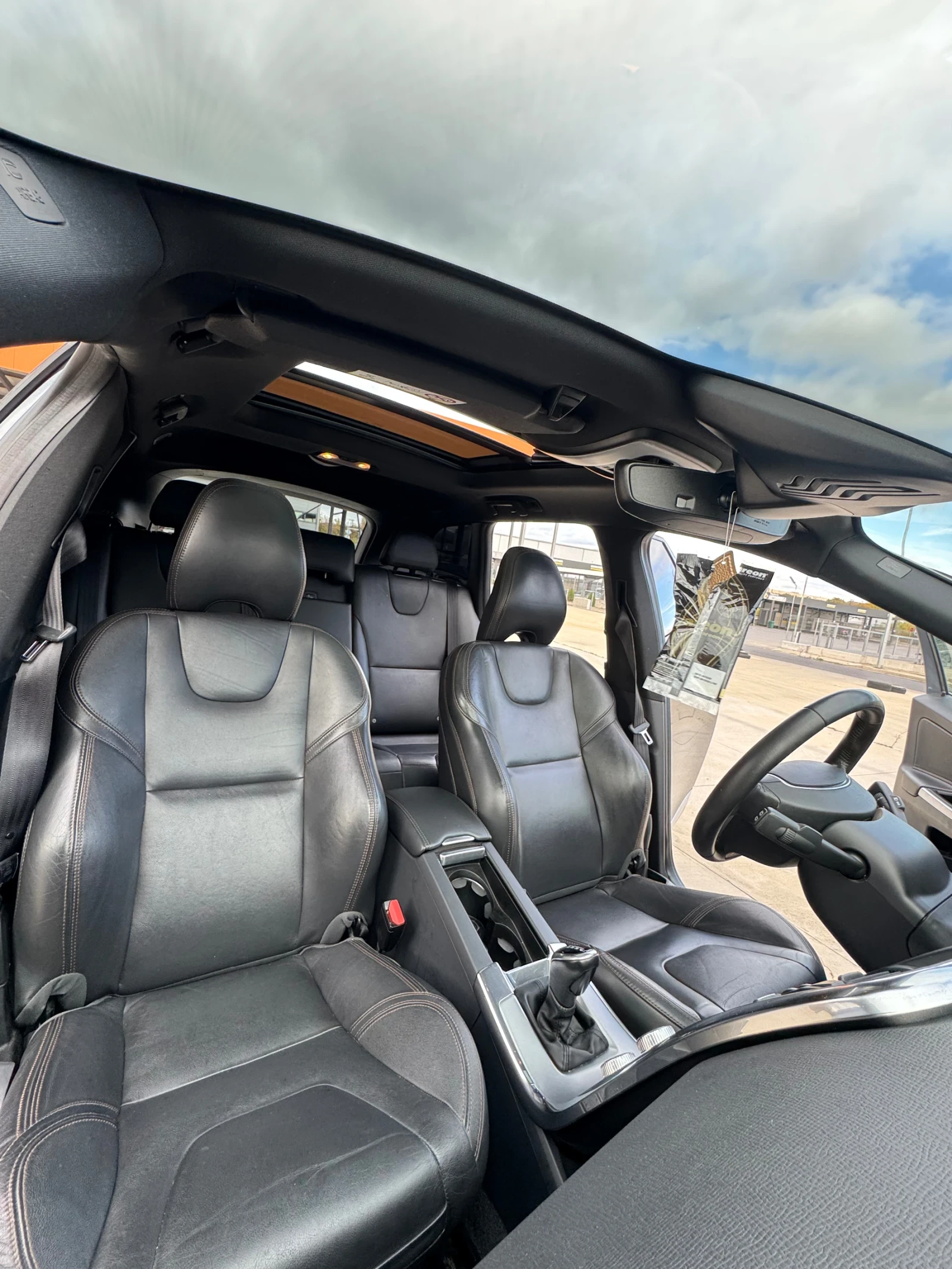 Volvo XC60  2.0D 190кс.R-DEING, снимка 13 - Автомобили и джипове - 56410517