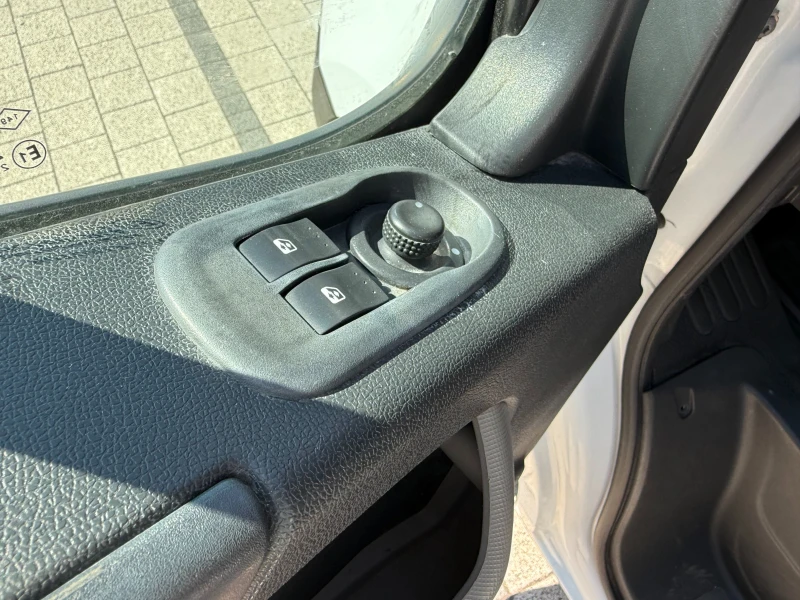 Renault Master 2.3dCI Две странични врати Климатик Euro 5b, снимка 13 - Бусове и автобуси - 51061593