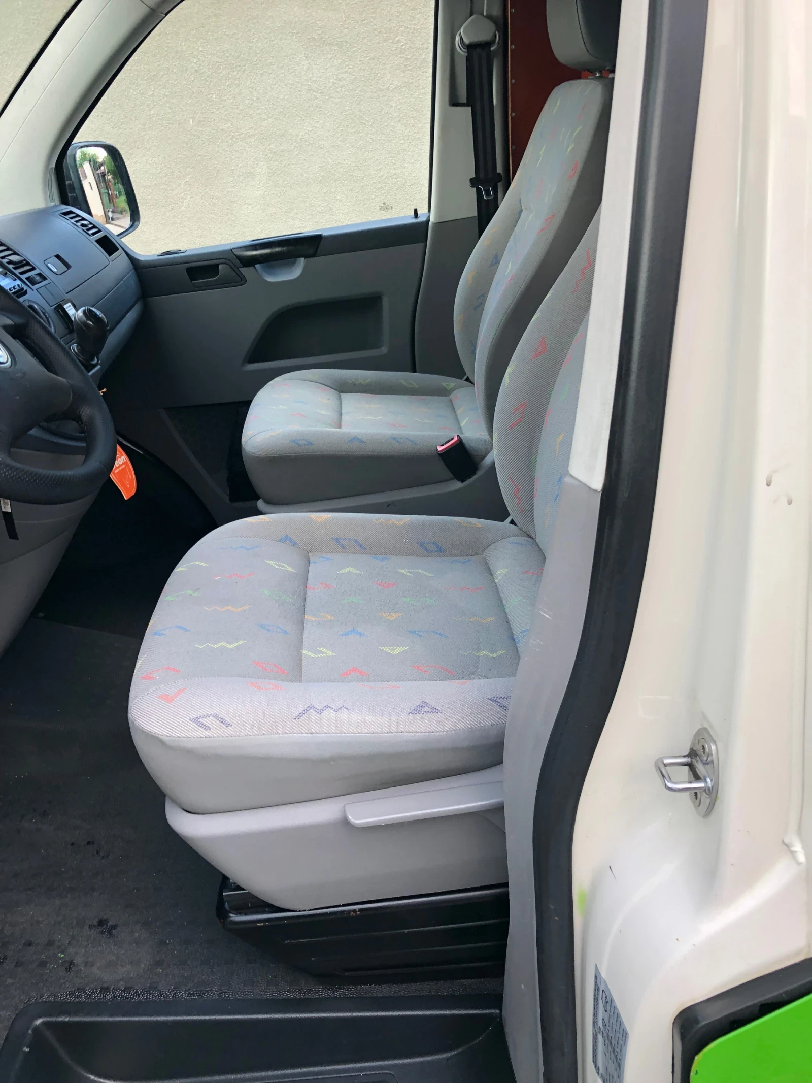 VW Transporter 1.9 TDI 86к.с., снимка 14 - Бусове и автобуси - 55305190