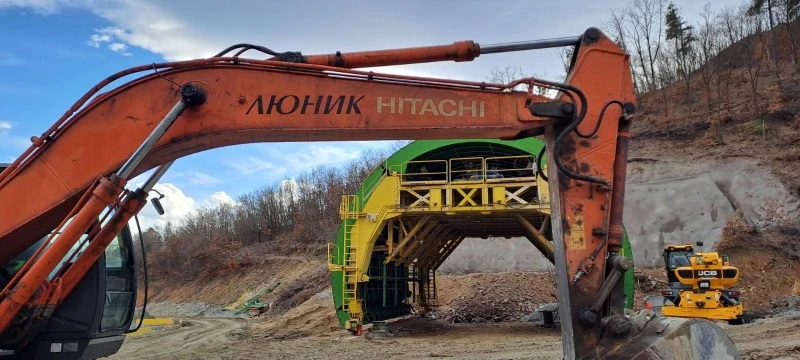 Багер Hitachi ZX240-3, снимка 4 - Индустриална техника - 43710059