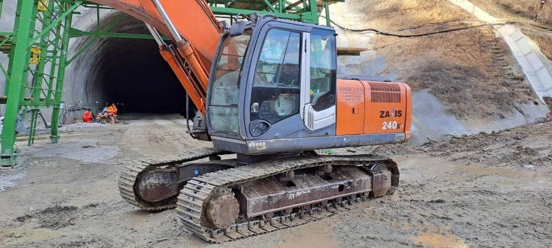 Багер Hitachi ZX240-3, снимка 2 - Индустриална техника - 43710059