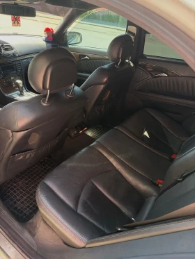 Mercedes-Benz E 320, снимка 9