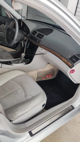 Mercedes-Benz E 220 Авангард, снимка 8 - Автомобили и джипове - 53403252