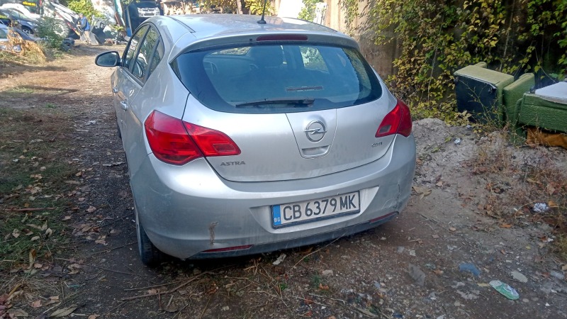 Opel Astra 1.7CDTI, снимка 2 - Автомобили и джипове - 46005249
