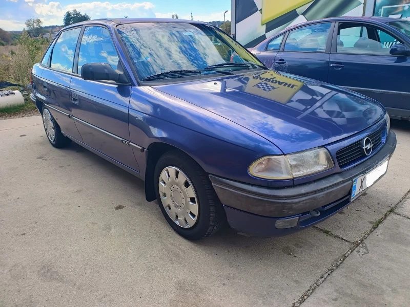 Opel Astra 1.6, снимка 4 - Автомобили и джипове - 48017075